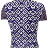 Playera Full Print Grecas Azul Marino Beige Adornada - Imagen 2